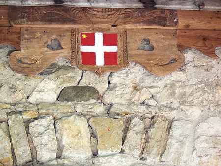 bois sculpte croix de savoie chambre hote savoie